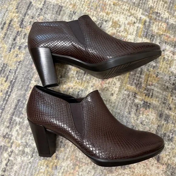 Ecco Ankle Boots Womens Brown Leather Snake Print Heeled Size 8.5 Minimalist - Picture 2 of 11